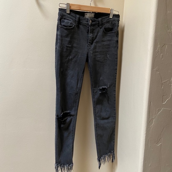 Free People Distressed jeans - Picture 7 of 8